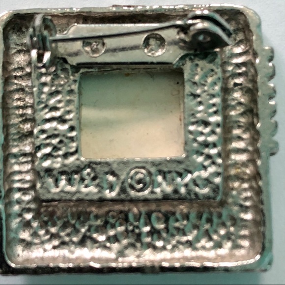 VINTAGE Television Car Racer Screen Pin Brooch Lenticular Vintage signed - Picture 6 of 6